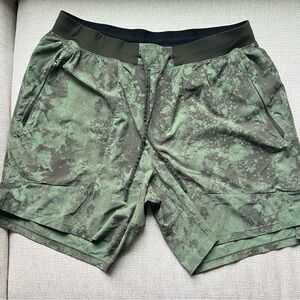 Men’s lululemon green shorts